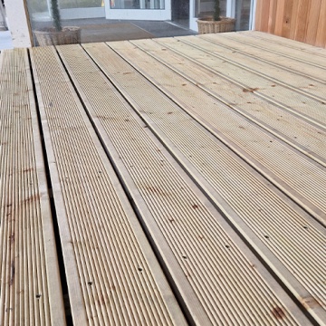 SCANDINAVIAN SPRUCE - Timber Decking